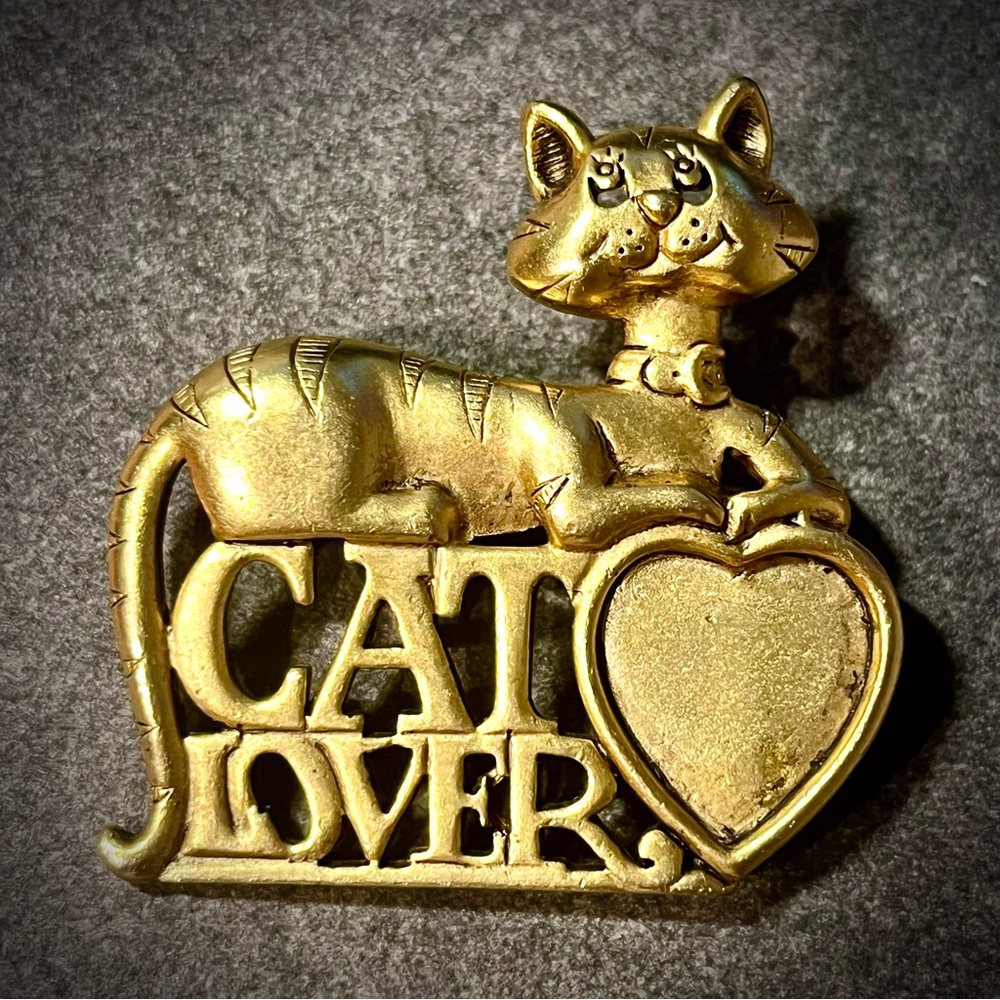 #062 Cat Lover Brooch Pin 1.5”x 1.5” Vintage by DANECRAFT